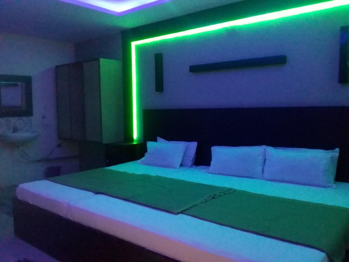 Divya Lodge Хидерабад Екстериор снимка